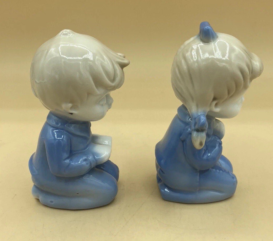 Vintage Pair of Kneeling Children Praying Blue Outfits Ceramic Japan