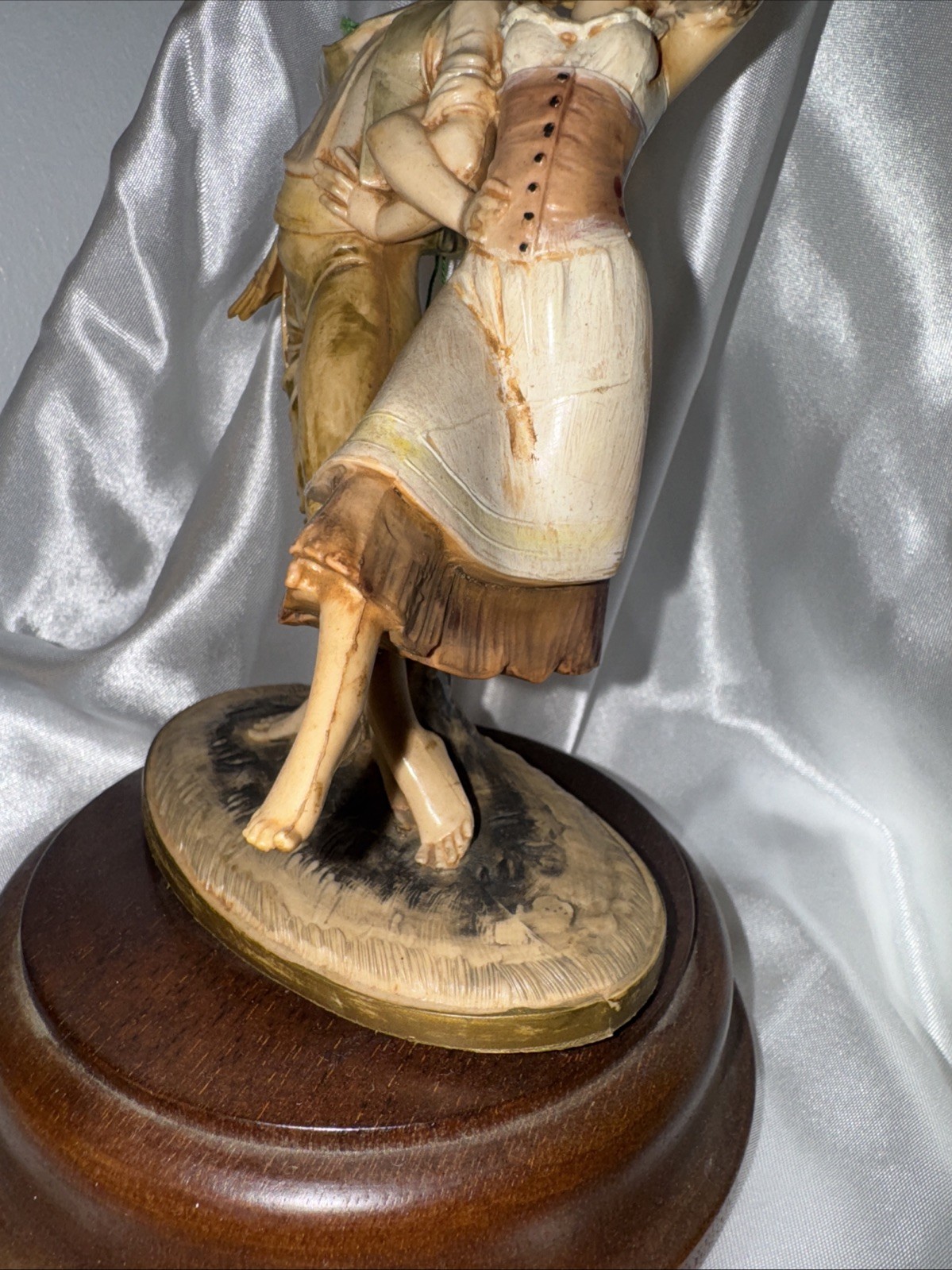 A great figure/Rotating Dancing Couple Music Box by Italy
