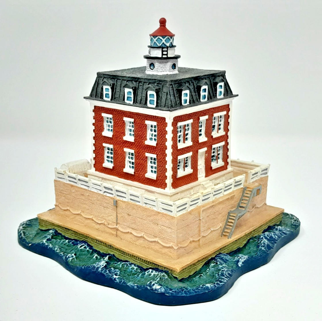 DANBURY MINT HISTORIC AMERICAN LIGHTHOUSES NEW LONDON LEDGE LIGHTHOUSE, CONN