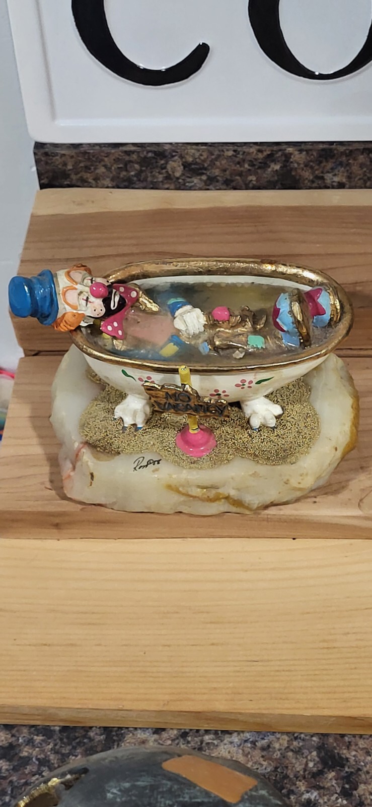 Ron Lee World of Clowns Bathtub 1997, No Vacancy. Pre-owned Signed And Numbered