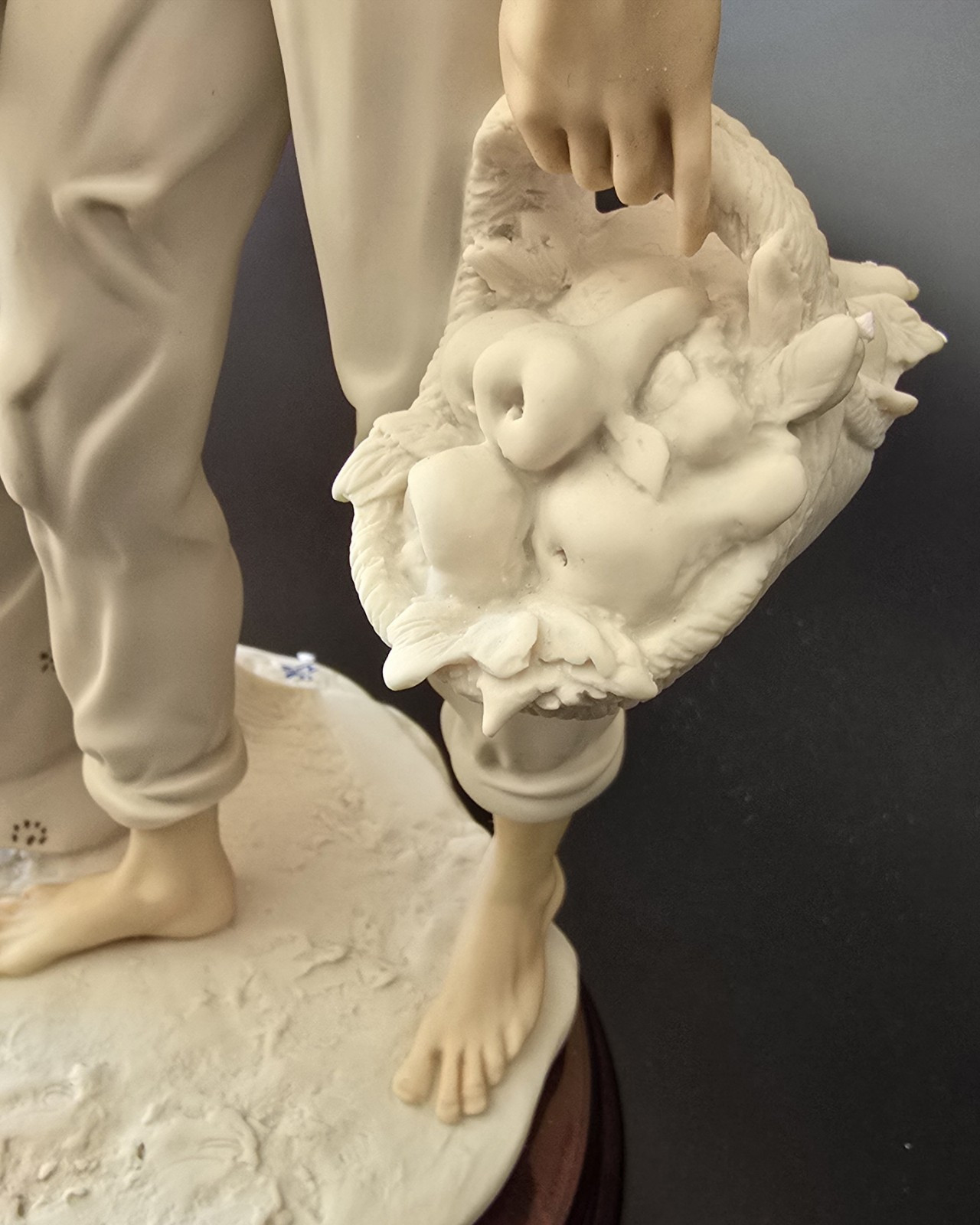 Giuseppe Armani Couple ENCOUNTERING Signed Florence Figurine 14″ ** LOCAL PICKUP