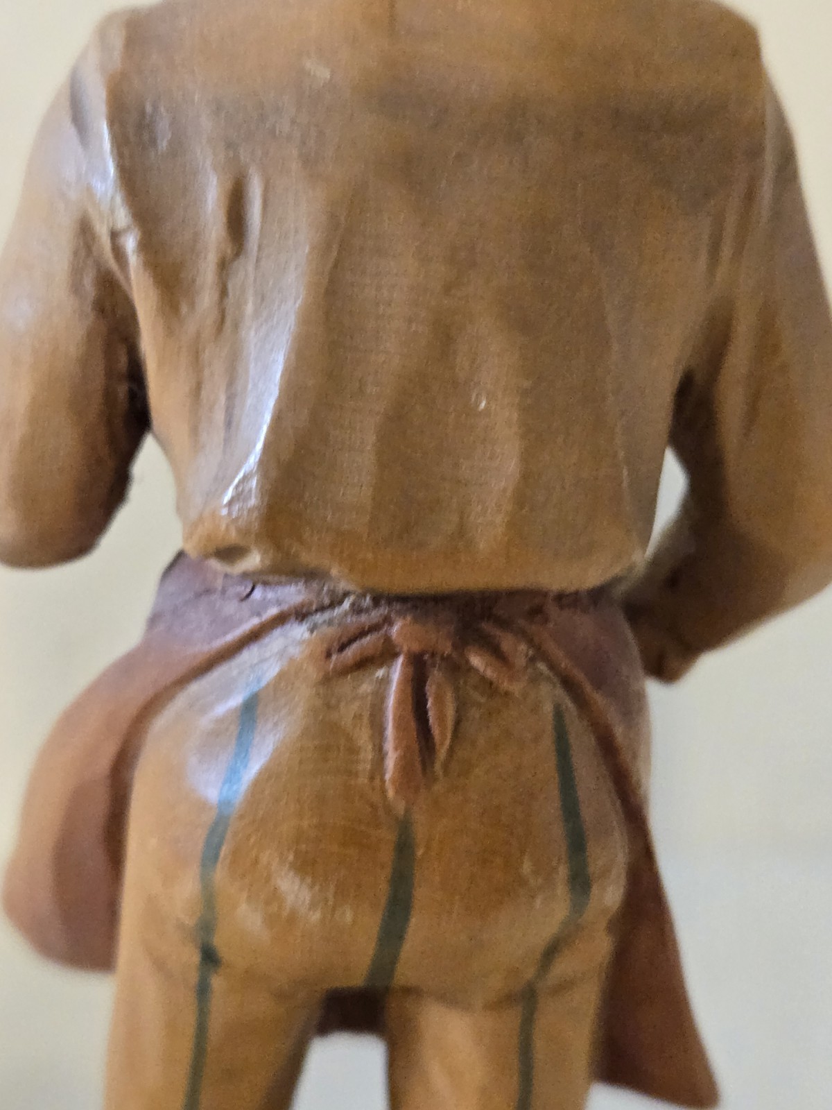 Wood Carved Sculpture Man Cleaning Shoes 7″ Tall Beautifully Detailed Vintage