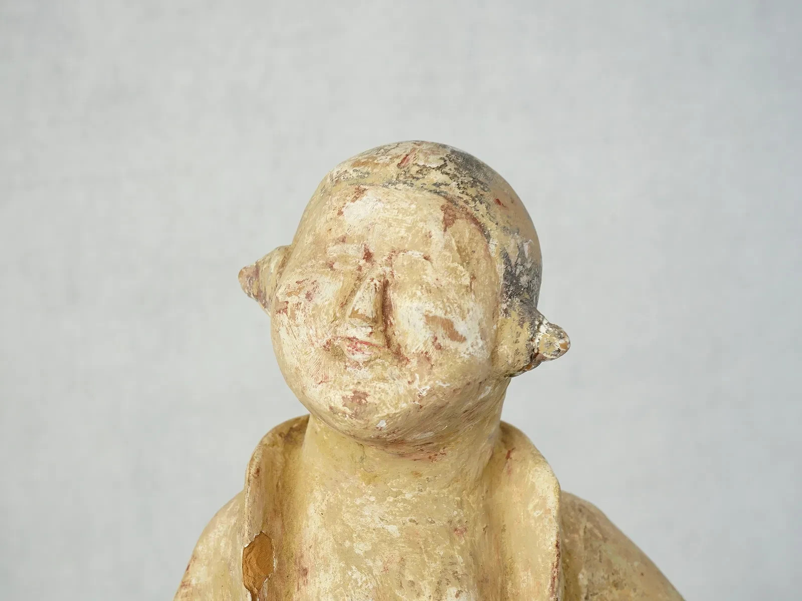 A Chinese Pottery Standing FigureTang Dynasty G2U