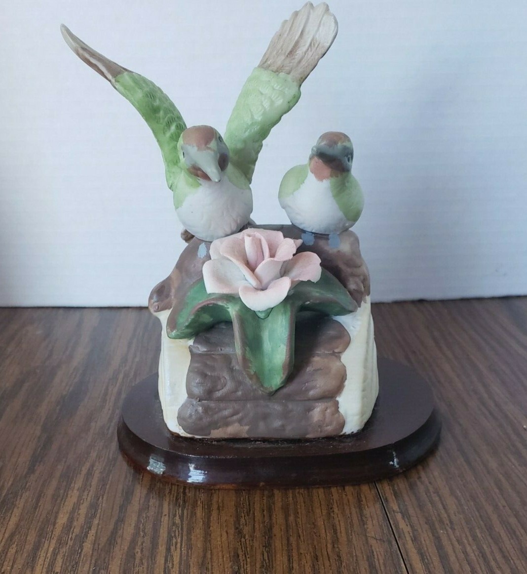 Vintage Painted Ceramic Green Hummingbirds On Log With Pink Flower 
