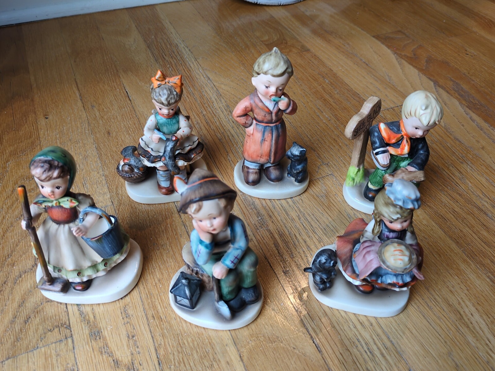 NAPCO FIGURINE SET OF 6 VINTAGE COLLECTIBLES