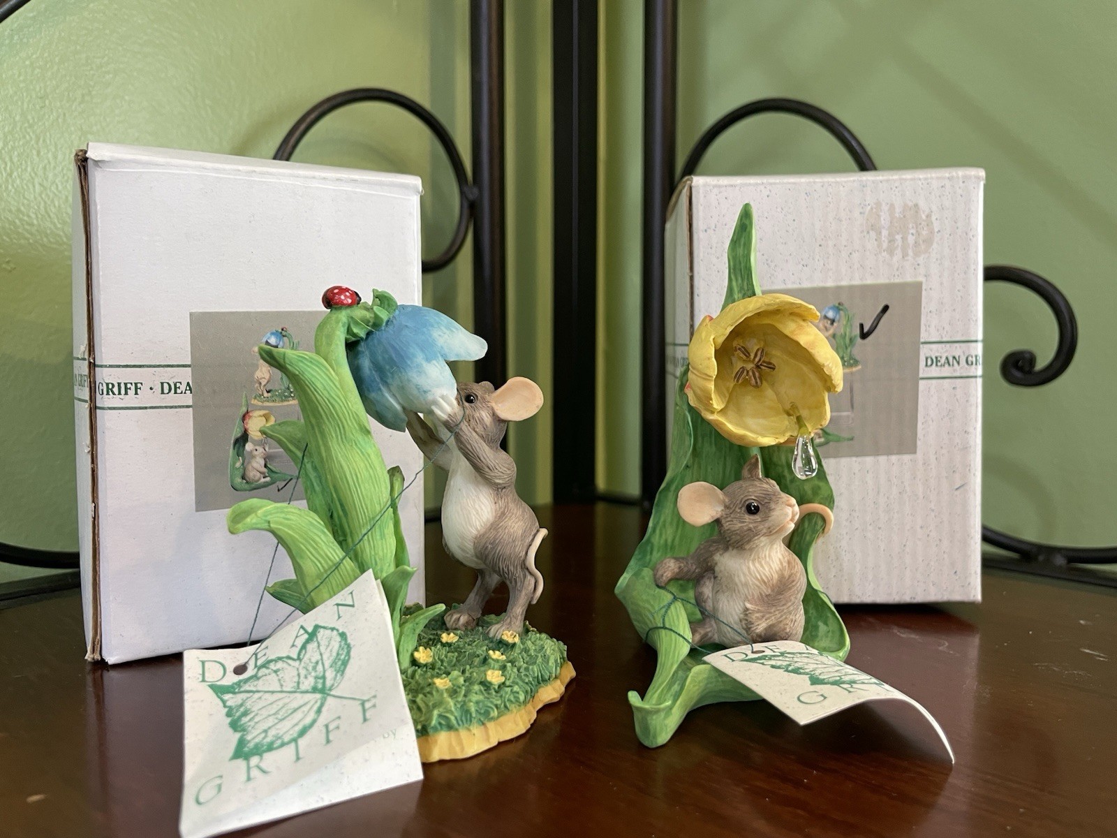 Charming Tails Figurines Spring Flowers Blue And Yellow With Original Boxes!!!