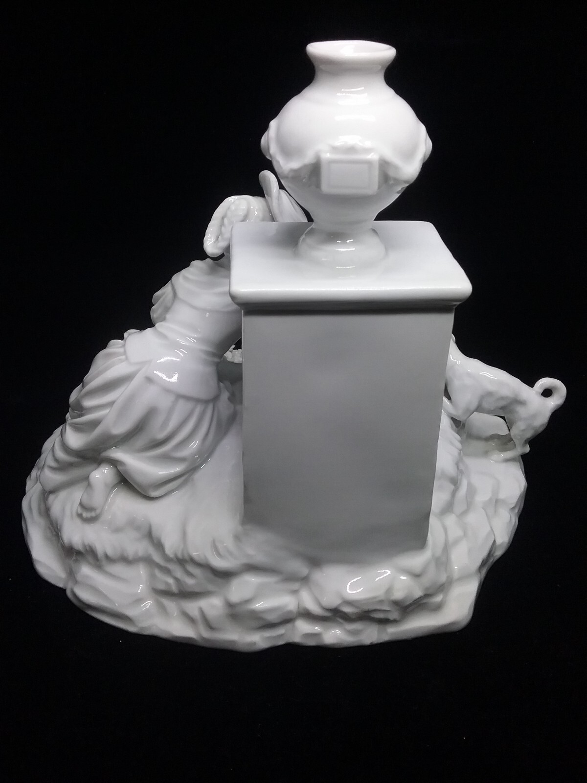 Carl Thieme Dresden Solid White Porcelain Figurine, Age Unknown, Free Shipping!