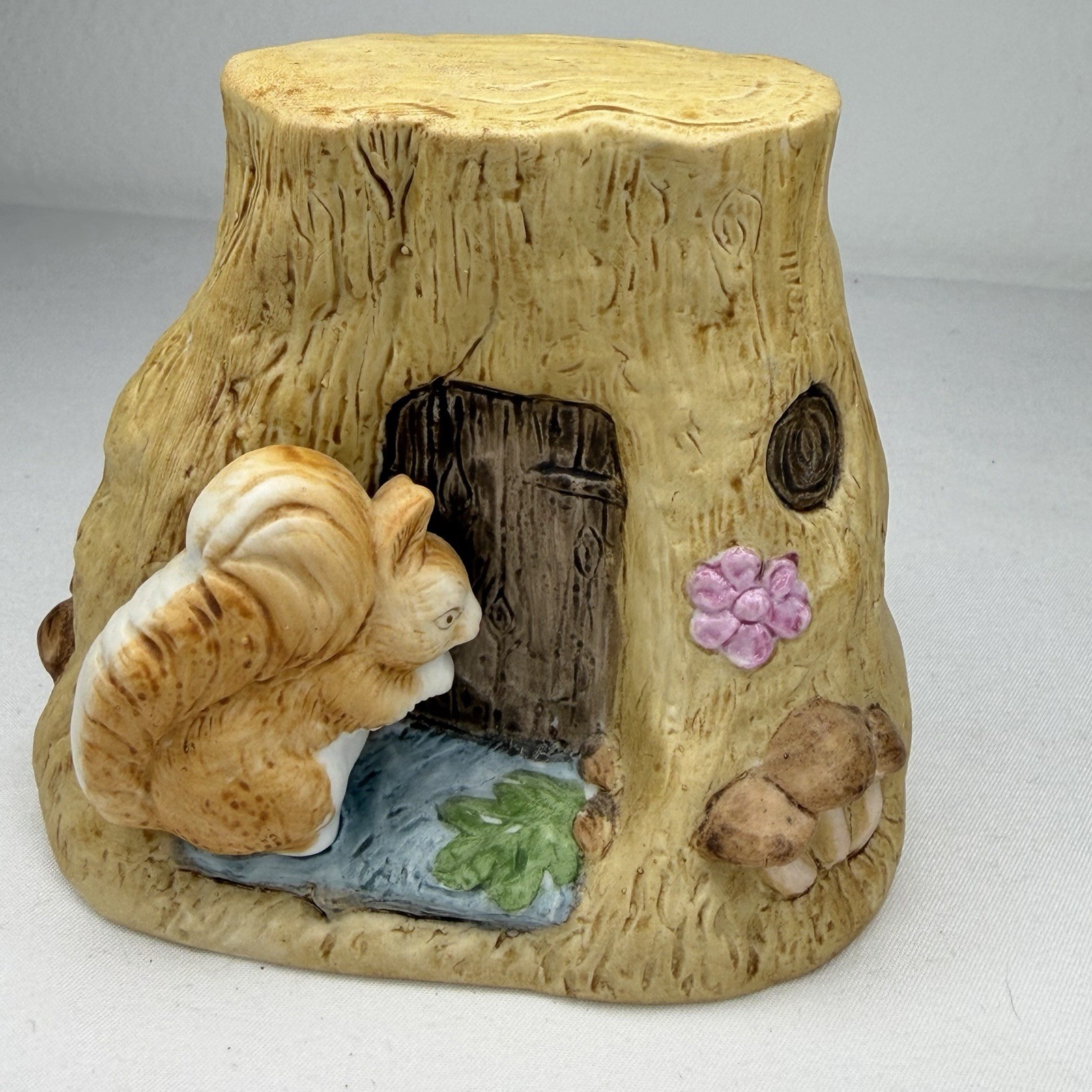Vintage 1990 Schmid Beatrix Potter Squirrel Nutkin Figurine Tree Mushrooms