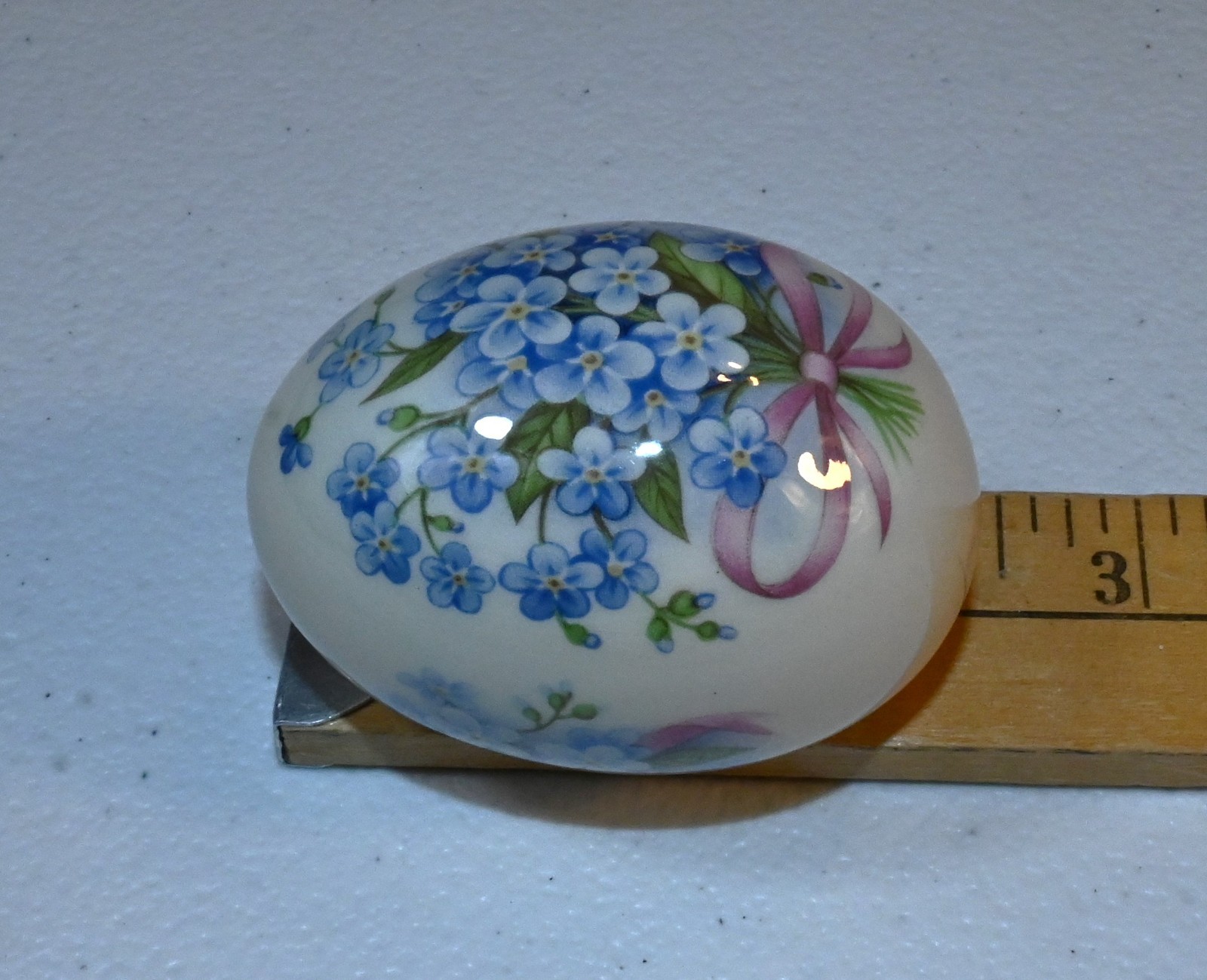VTG Porcelain “The Egg Lady” Hand-painted, Blue Forget-Me-Not Flowers, 2.5″ x 2″