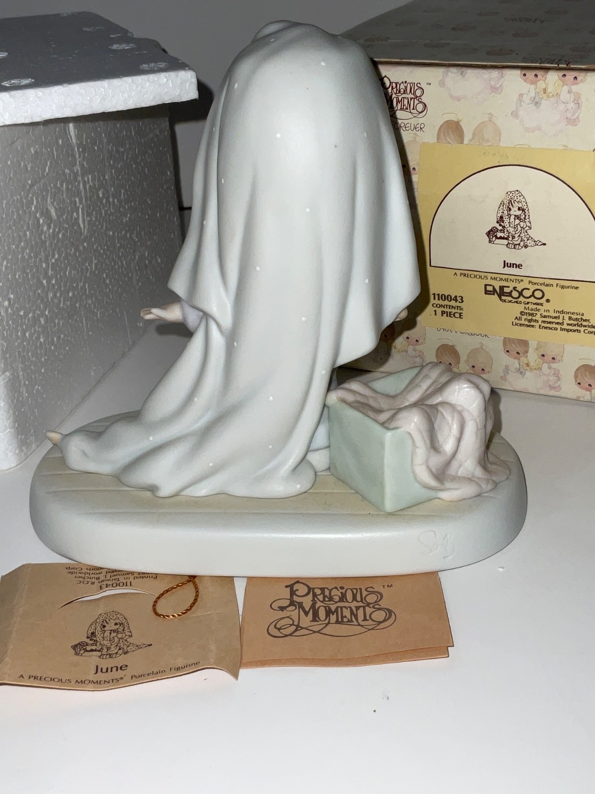 Precious Moments “JUNE” Birthday Angel Figurine 1996 #261254 W/Box Girl