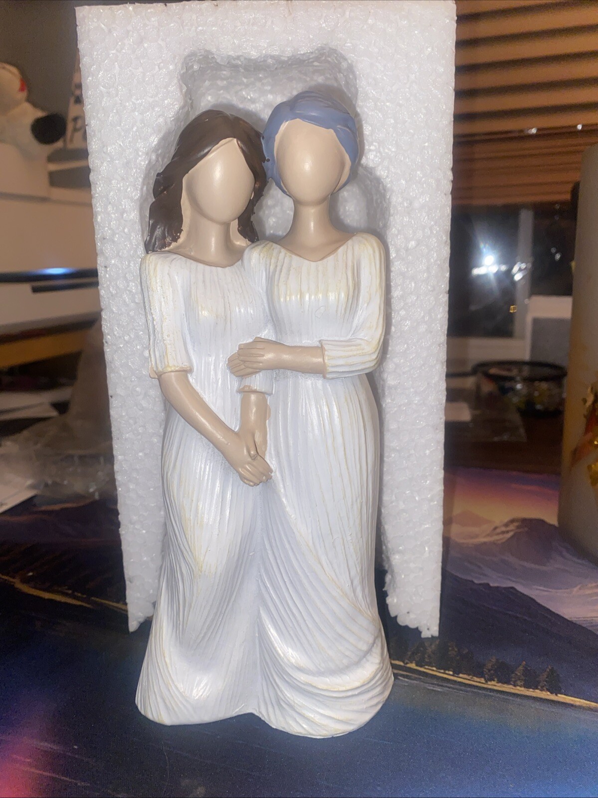 2 Women Mother & Daughter Grandmother Embrace Love 7″ LARGE Figure Statue Grey