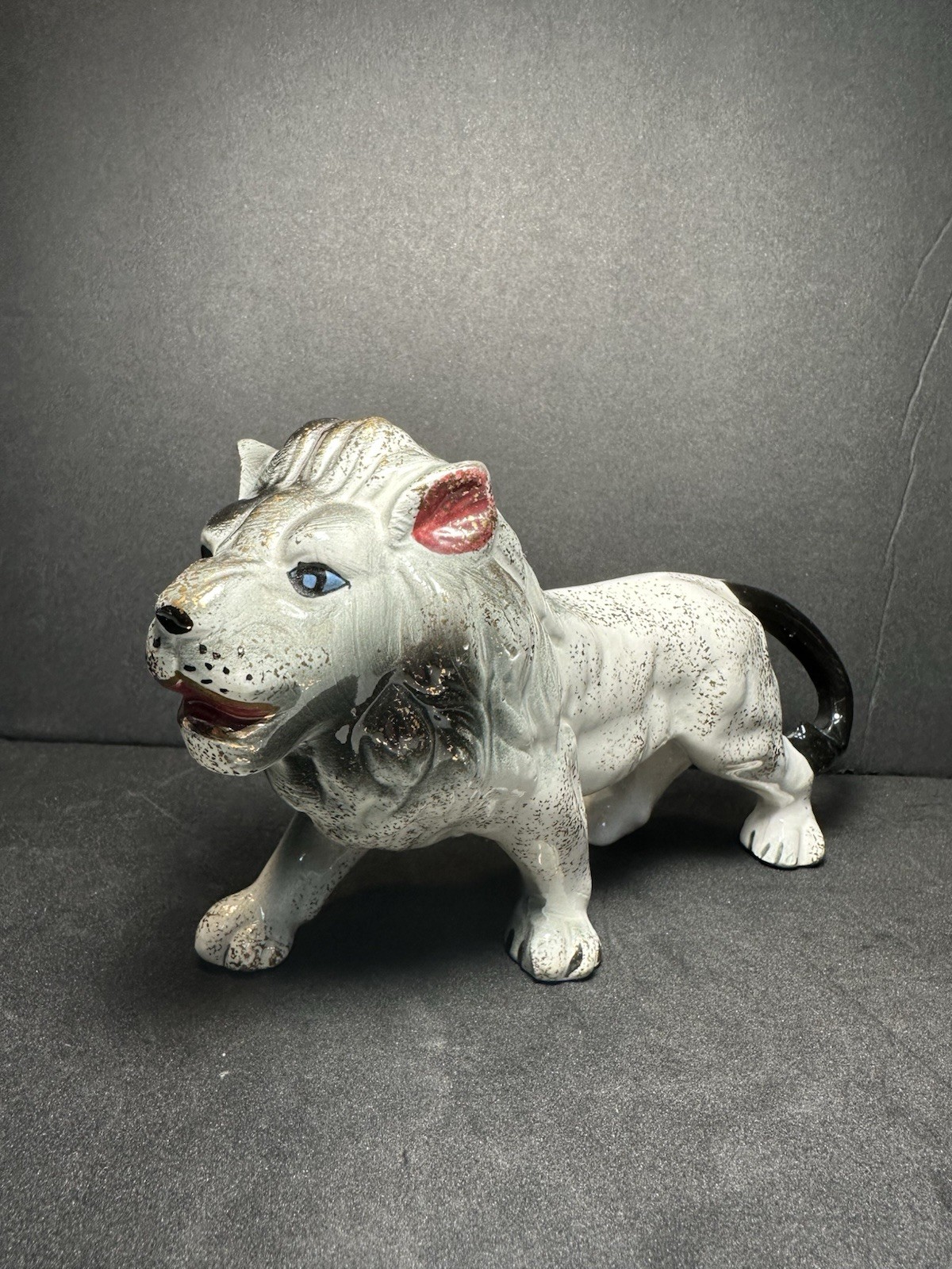 Beautiful Vintage Ceramic Lion White/Black with Gold Flecks Made Japan