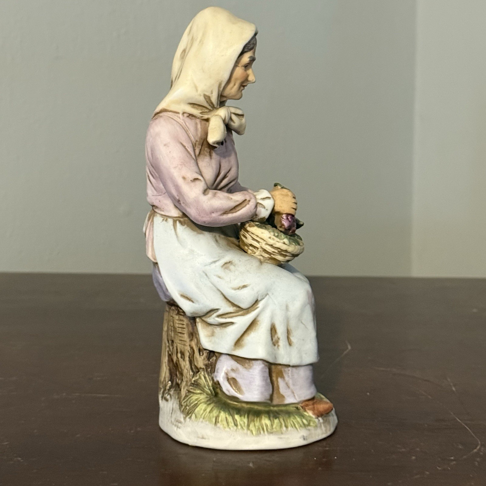 Vintage Homco Porcelain Old Lady With Basket Of Grapes Figurine #1433