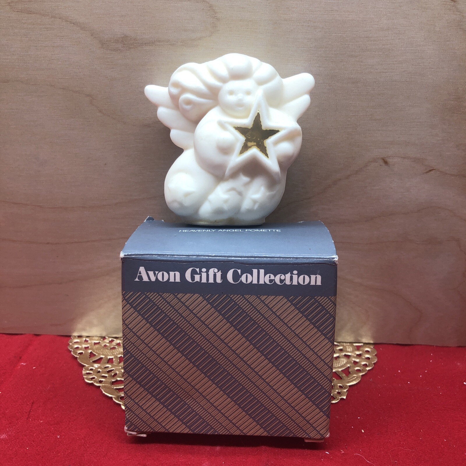 Avon Gift Collections Heavenly Angel Pomettein box VTG