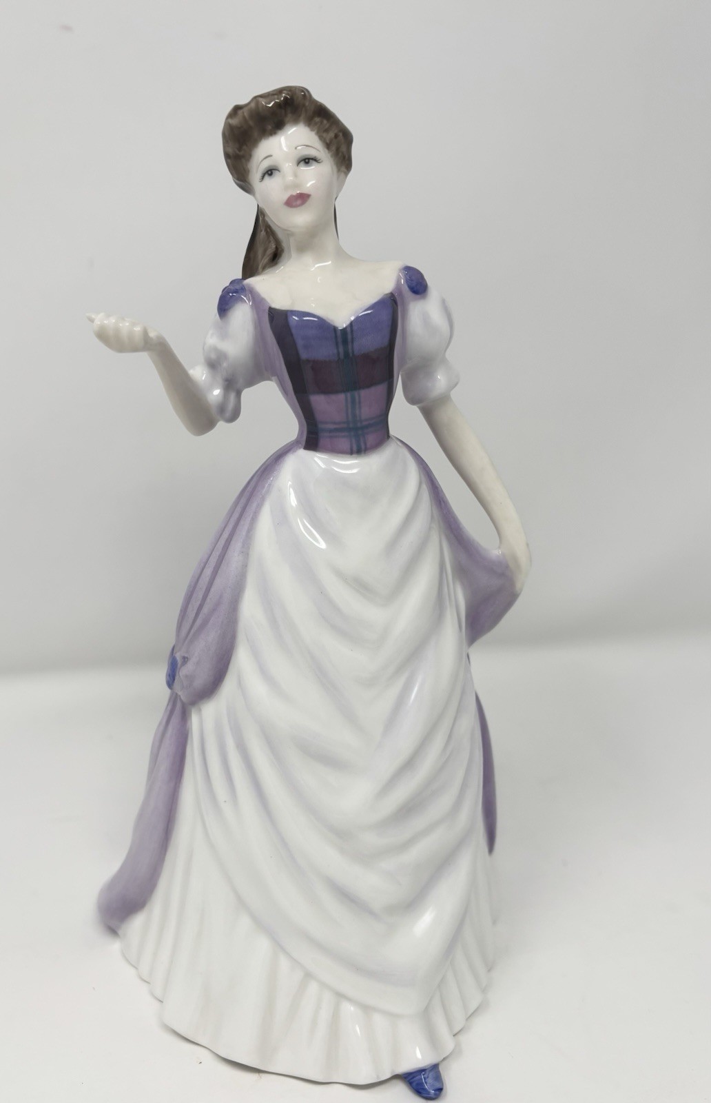 Royal Doulton Classics Pride Of Scotland Bone China Figurine HN4453 2001