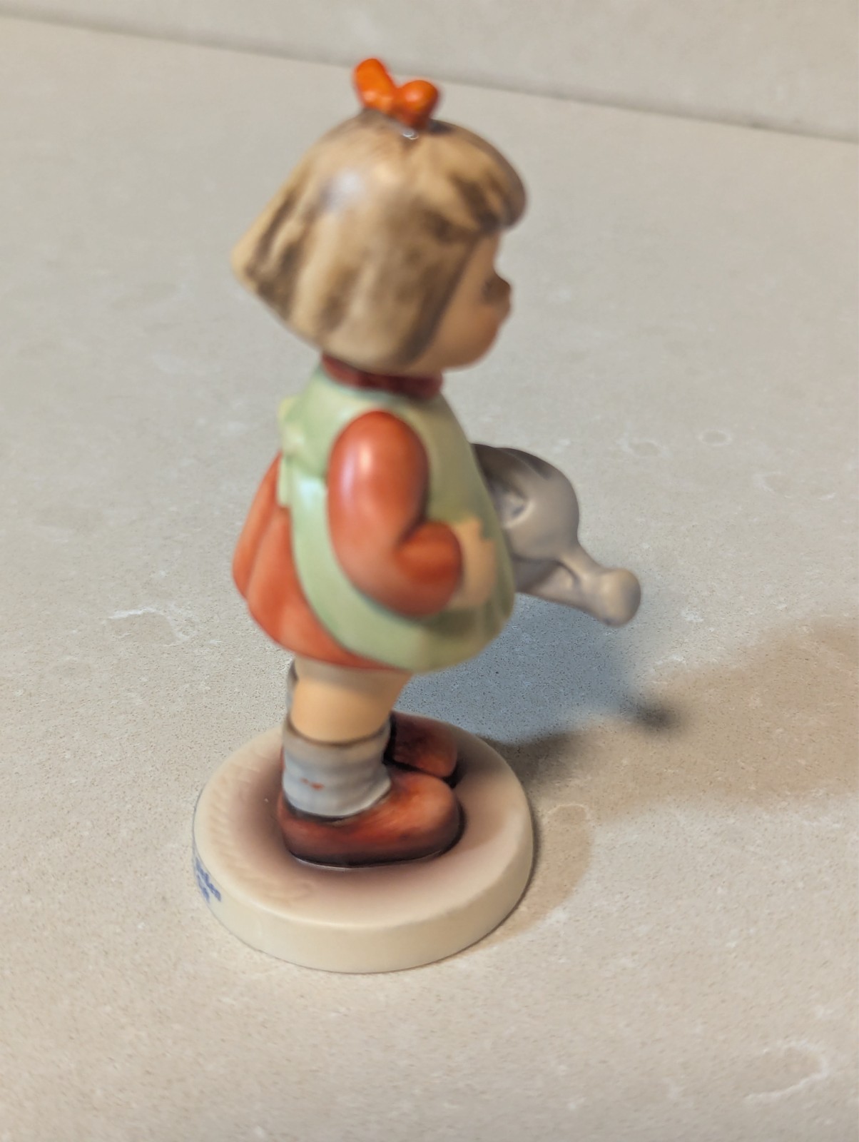 Goebel Hummel Figurine, #729, “Nature’s Gift”, 1996, TMK7, 3.50″ tall