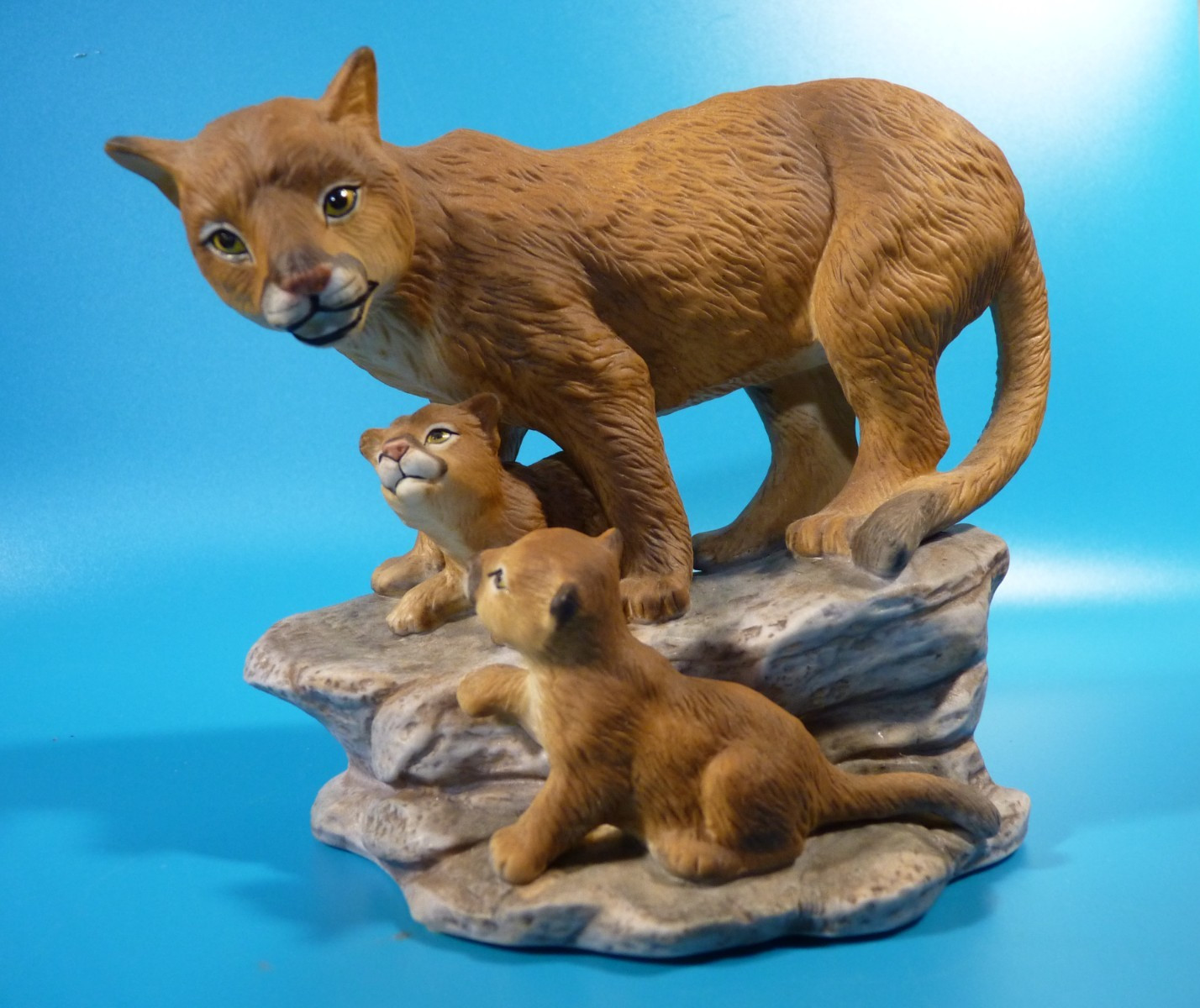 VTG 1994 Masterpiece Porcelain Mt. Lion & Cubs Figurine, Homco Malaysa Signed