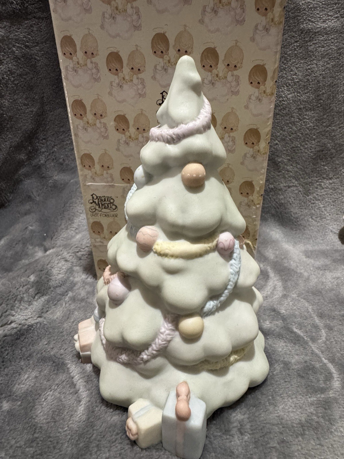 Precious Moments 15814 Silent Night Musical Christmas Scene Tree Porcelain