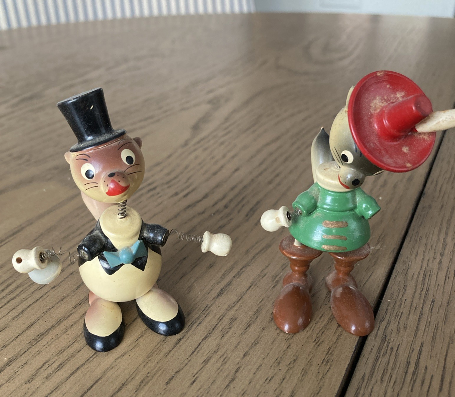 GOULA WOODEN HAND PAINTED FIGURES SPRING JOINTED BOBBLE HEAD SPAIN READ