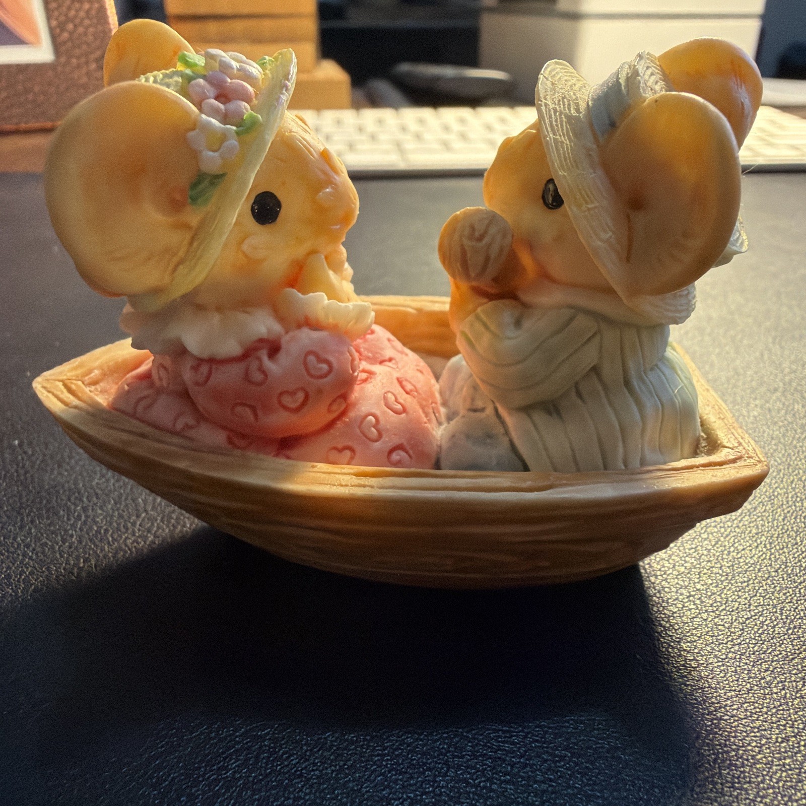 Vintage 1993 Ganz LITTLE CHEESERS Mouse Figurine “Gently Down the Stream” 056251