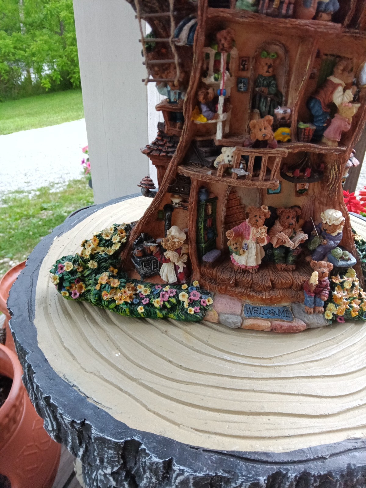 Danbury Mint/The Boyds Bears Tree house – Sculpture Table top or Wall Plaque