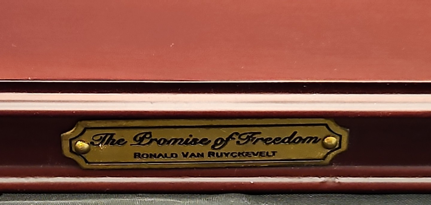 Franklin Mint PROMISE OF FREEDOM Sculpture Porcelain EAGLE W/ FLAG and BASE