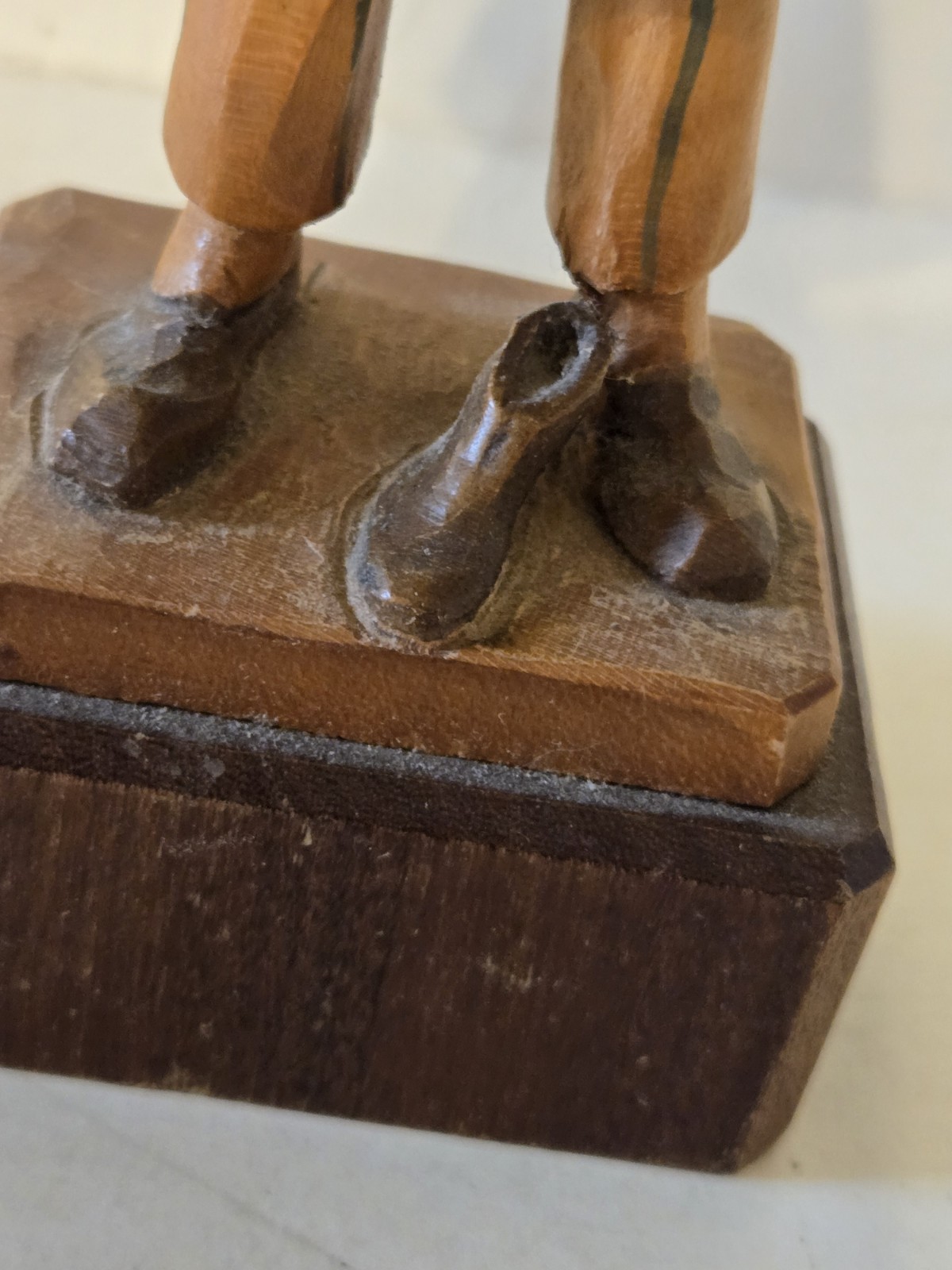 Wood Carved Sculpture Man Cleaning Shoes 7″ Tall Beautifully Detailed Vintage