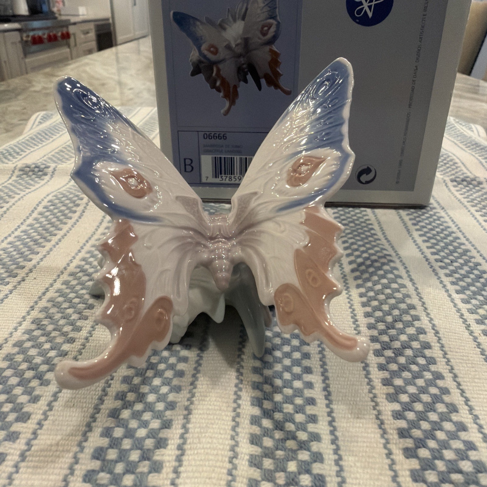 Lladro 6666 Graceful Landing w/ Original Box – Perfect Condition