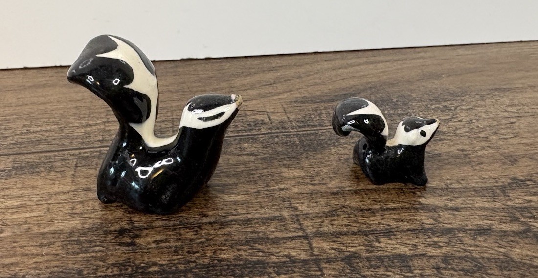 Vintage Mom & Baby Skunk Figurine Set Miniature Ceramic Set Of 2