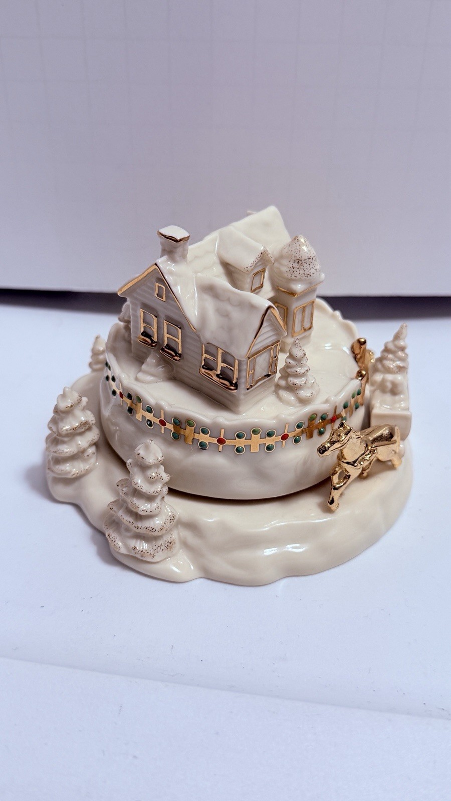 LENOX CHINA JEWELS MUSICAL FIGURINES WINTER COTTAGE #6118814 NEVER USED 5”