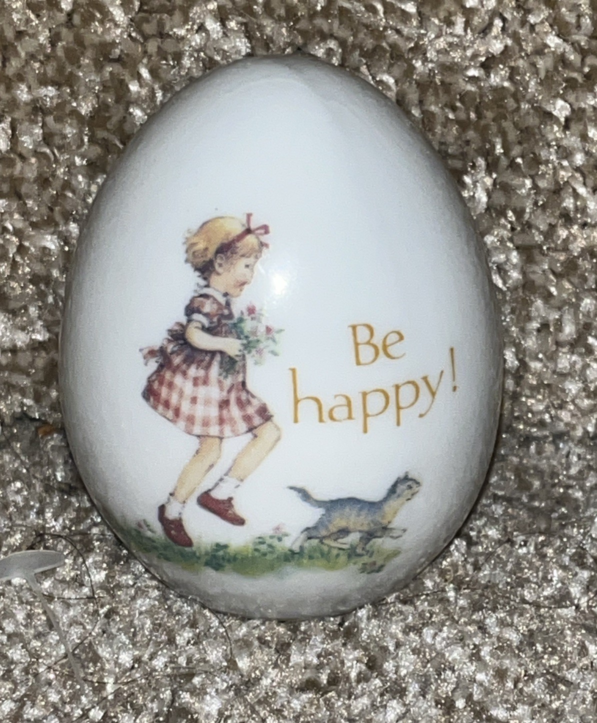 1981 Designers Collection Treasures Of The Heart Genuine Porcelain Egg 2.5 Inch