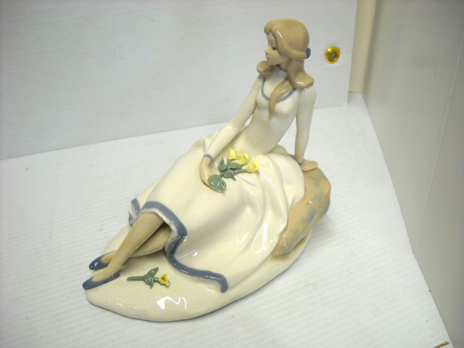 Lladro Artist Fulgencio Garcia Teresa The Tulip Maiden 1983 Fine Porcelain