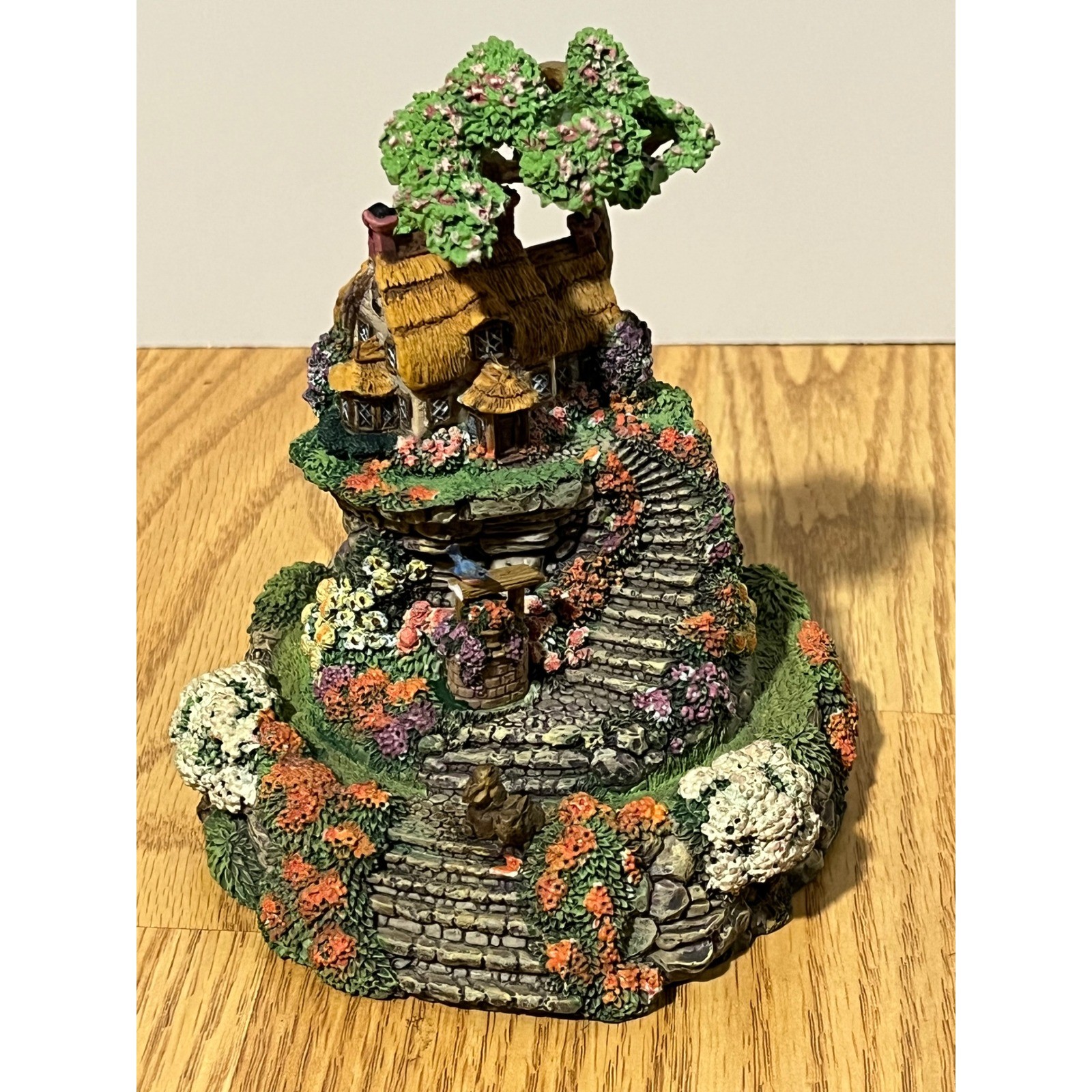 Franklin Mint Wishing Well Cottage Violet Schwenig Limited Edition Glass Dome