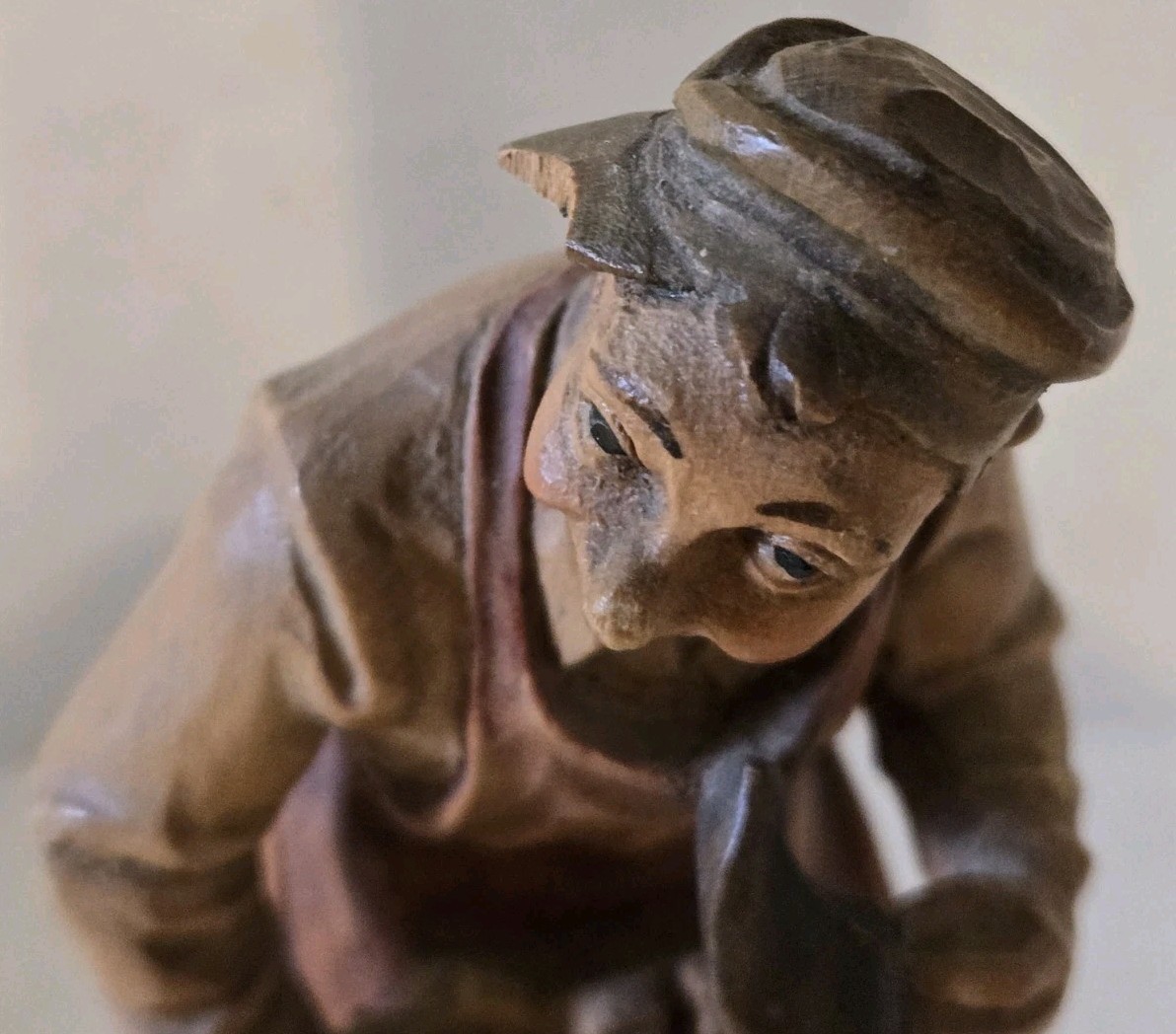 Wood Carved Sculpture Man Cleaning Shoes 7″ Tall Beautifully Detailed Vintage