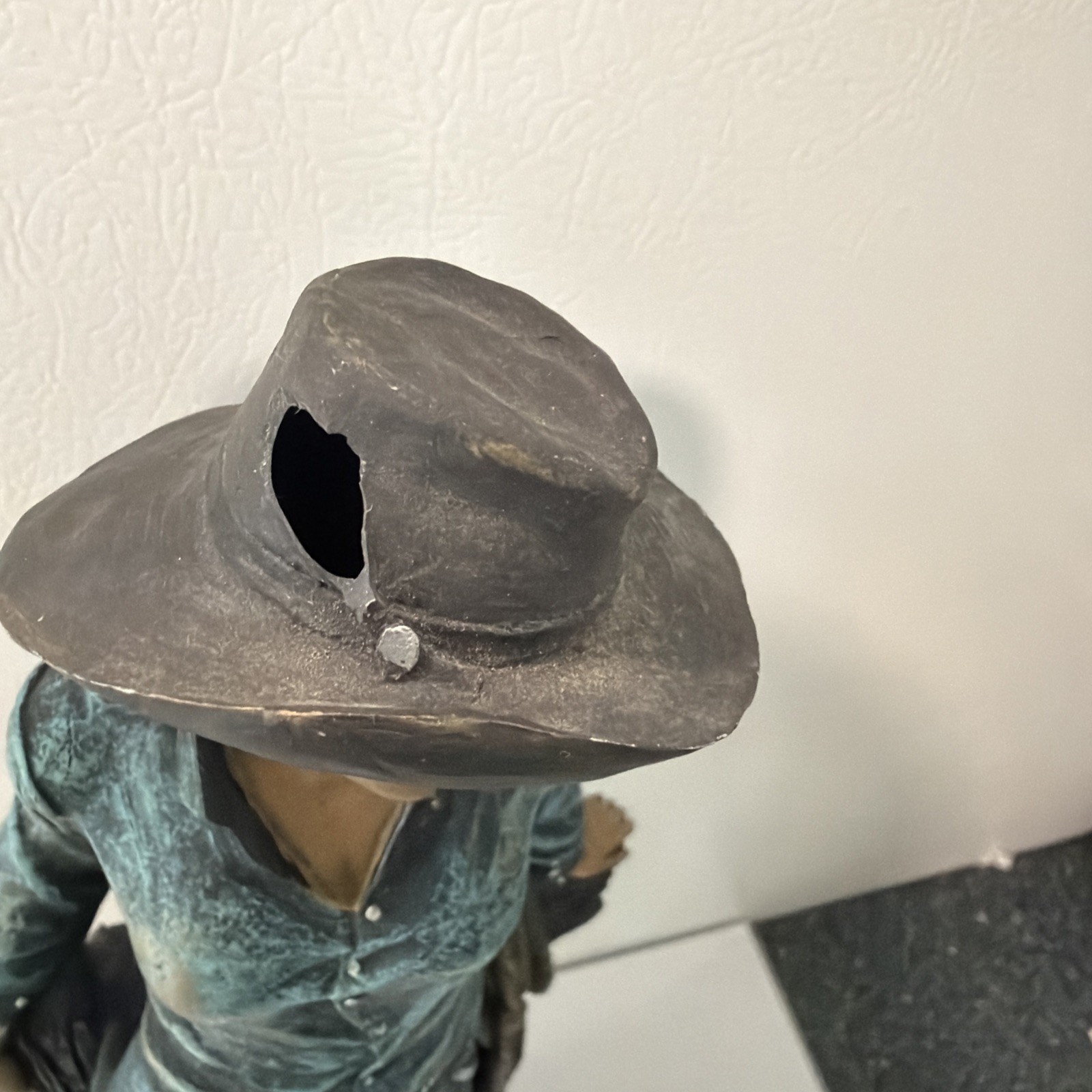 Giovanni Collection Figurines 15″ Cowgirl
