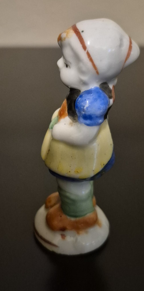 VINTAGE DUTCH GIRL PORCELAIN FIGURINE MADE IN JAPAN
