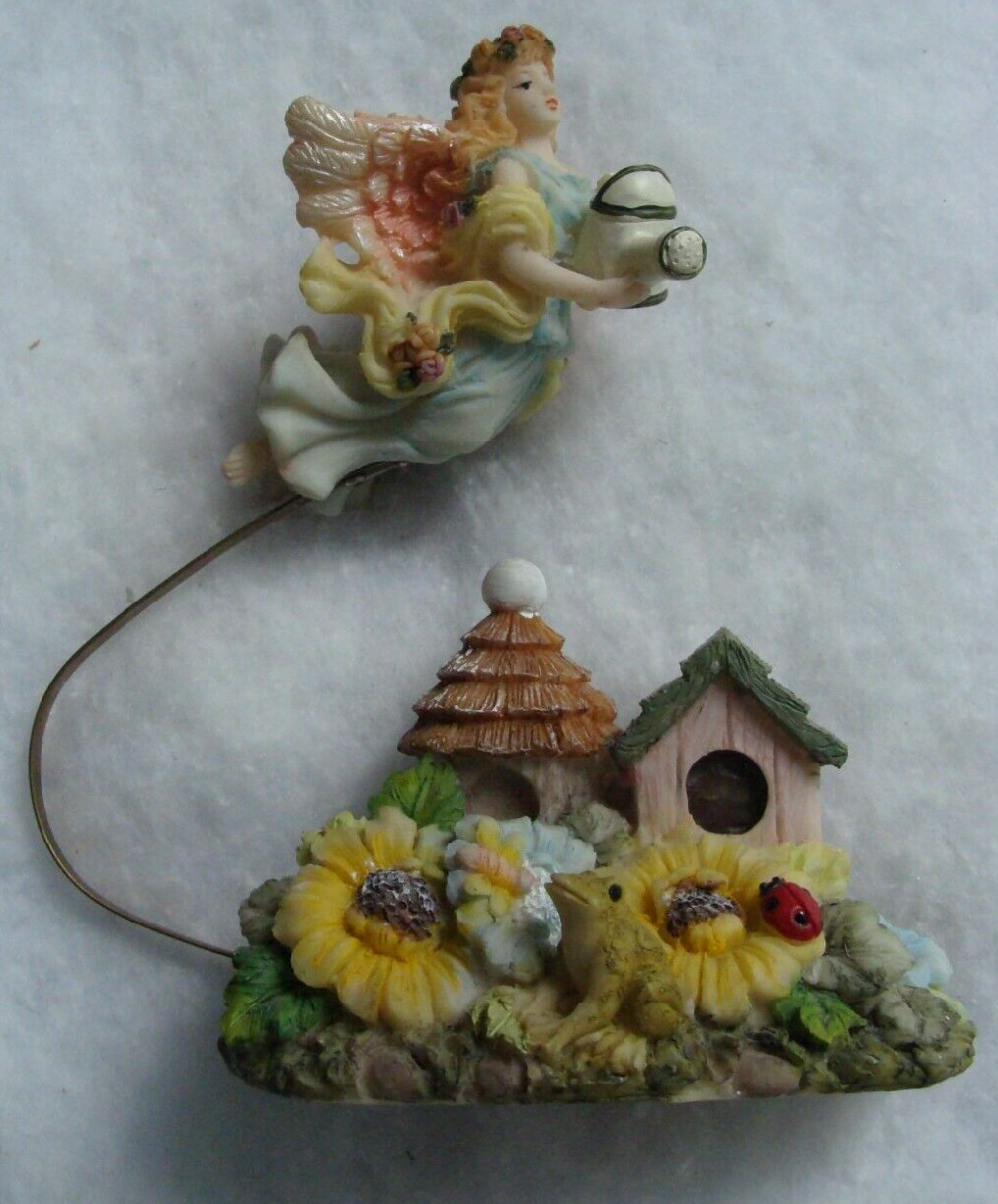 Whimsy Beautiful Large Resin Fairy Garden Gardeners Frog Moves On Metal Piece