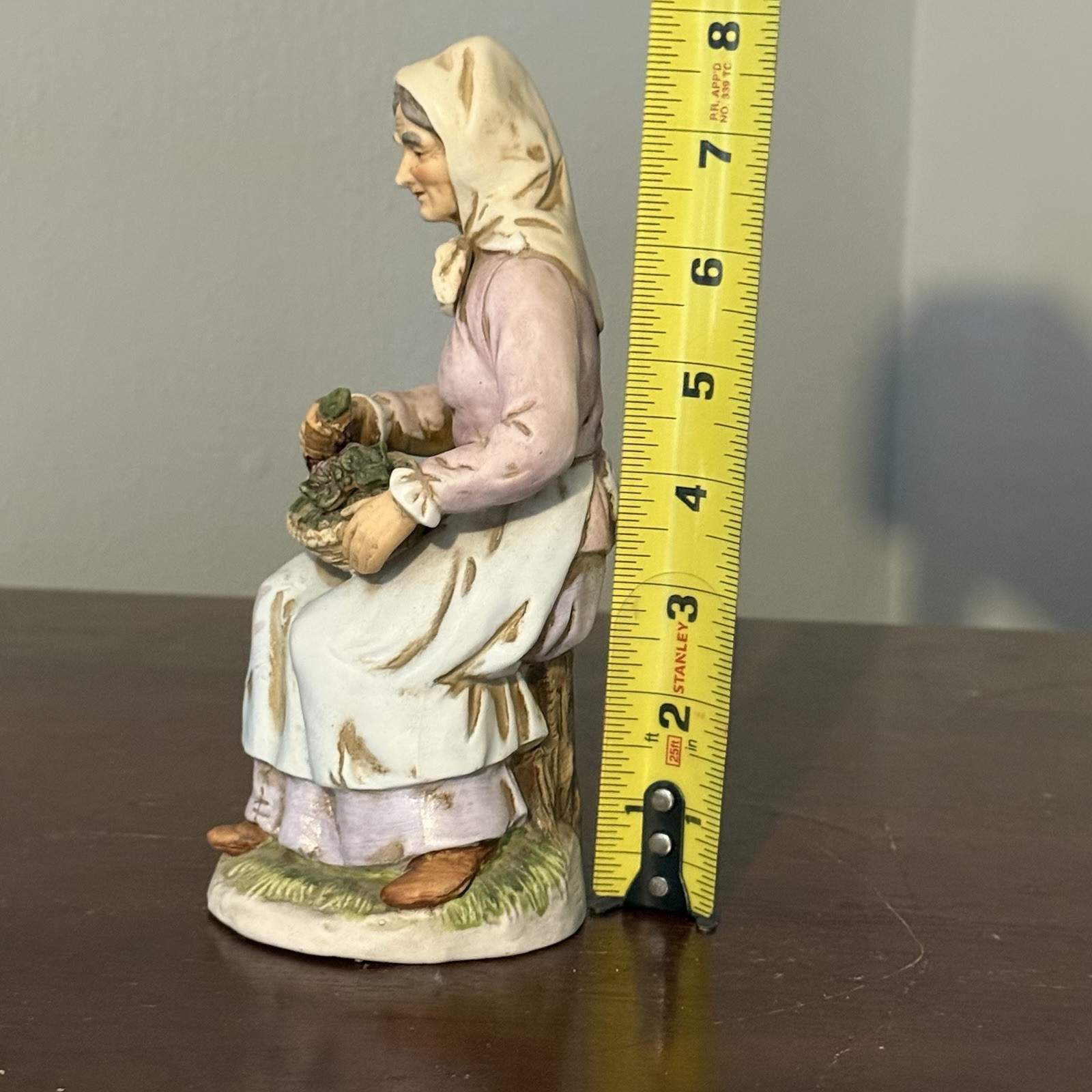 Vintage Homco Porcelain Old Lady With Basket Of Grapes Figurine #1433