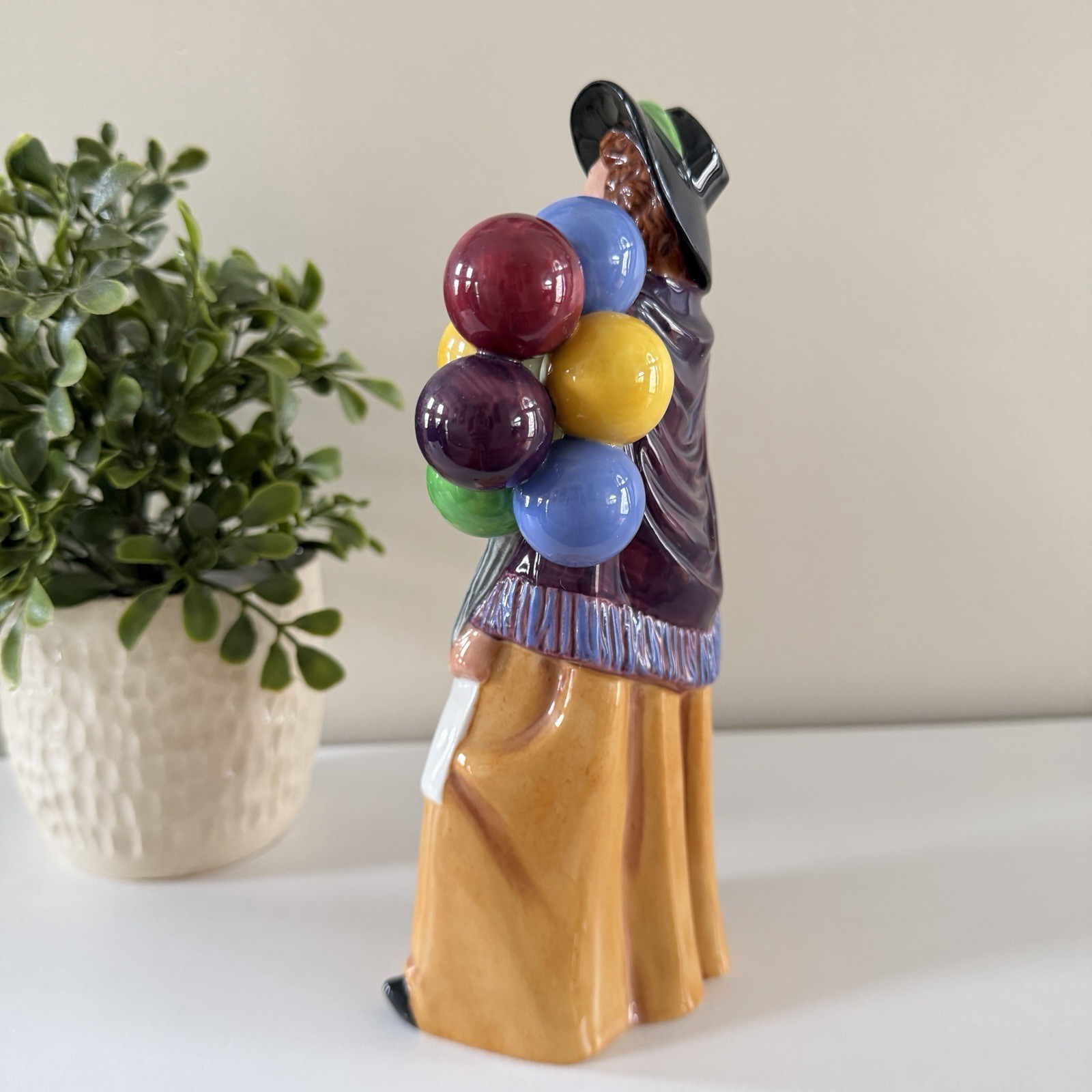 Vtg Royal Doulton Figurine Balloon Lady Hn2935 Limited Handmade