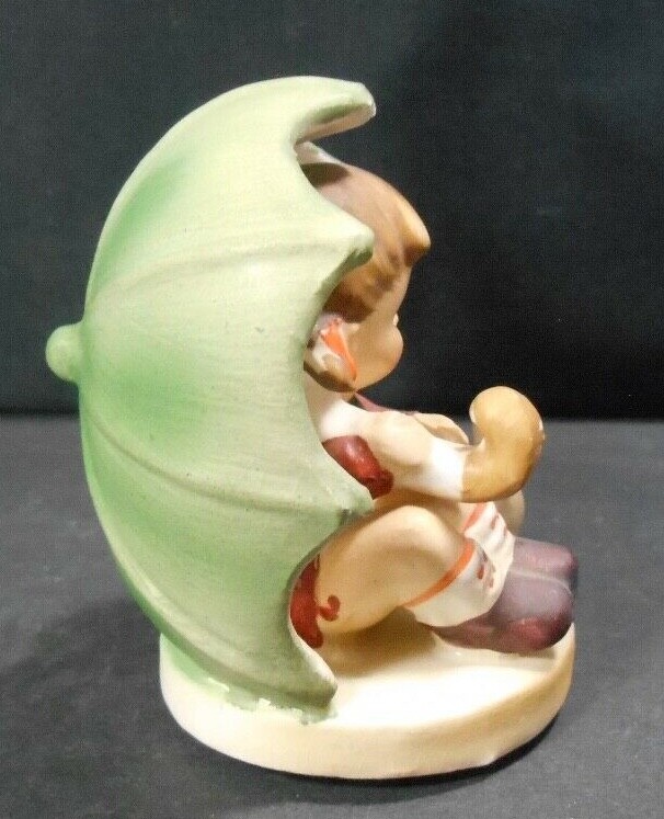Japan Pandora Little Girl With Umbrella with Goose Hummel style Approx. 3.5″