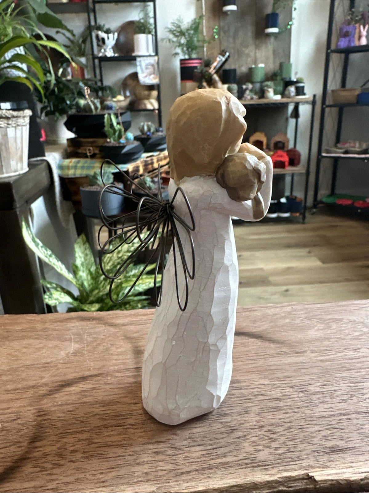 Willow Tree Angel of Friendship (26011) original packaging. gift quality.