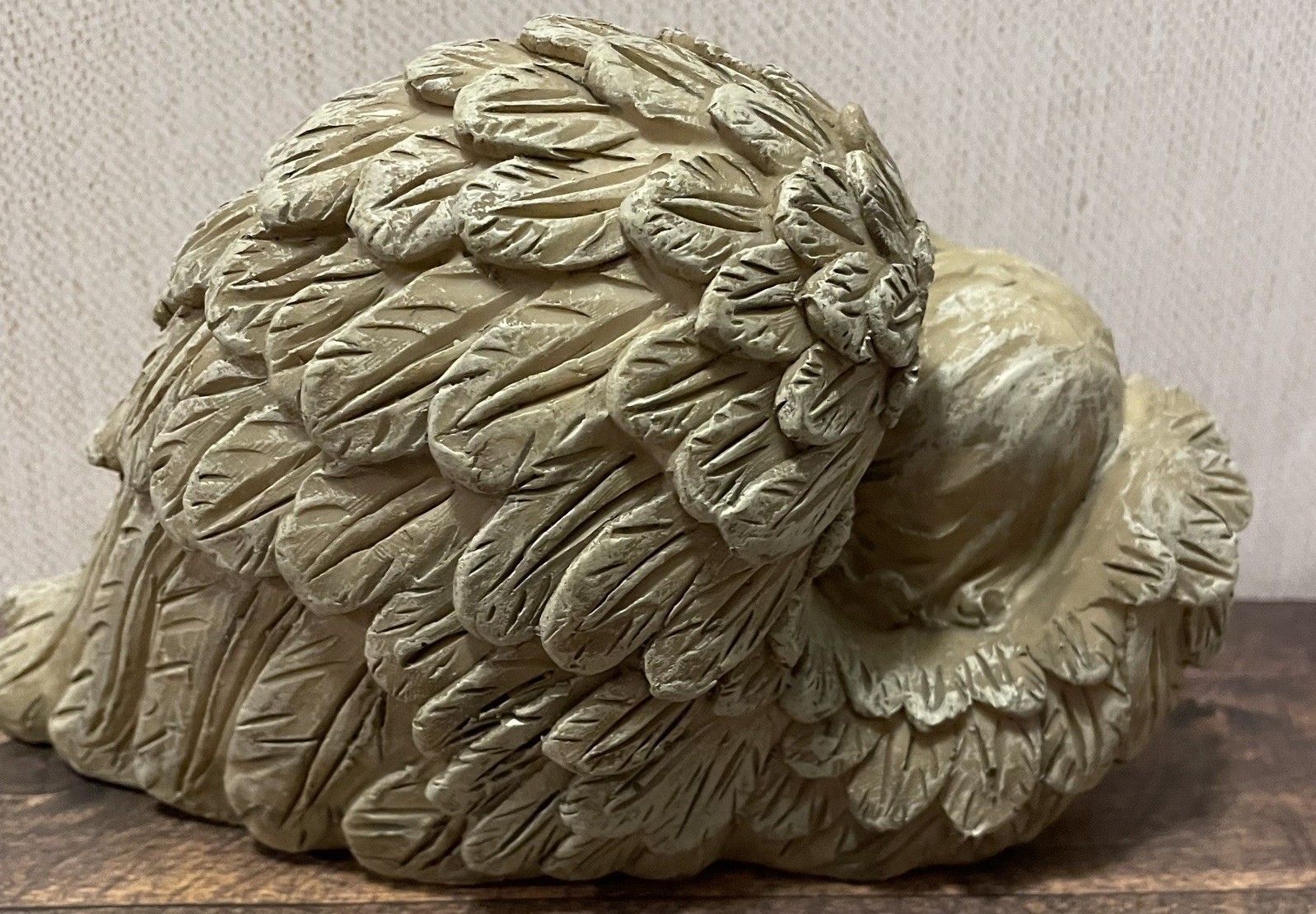 Resin Sleeping Child in Wings Feathers Statue Figurine Indoor Outdoor roses