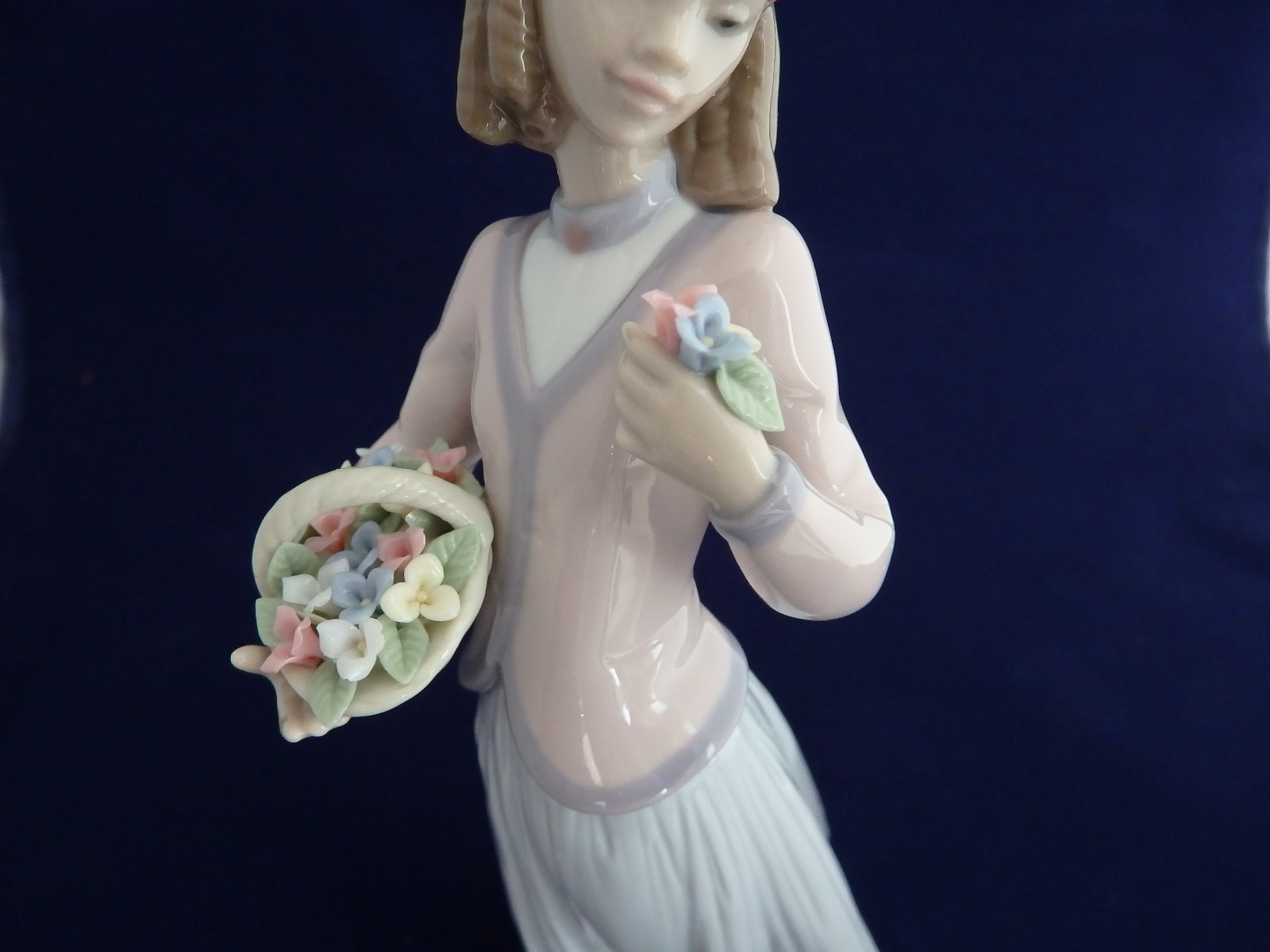 Lladro #7644 Innocence In Bloom w/ BOX