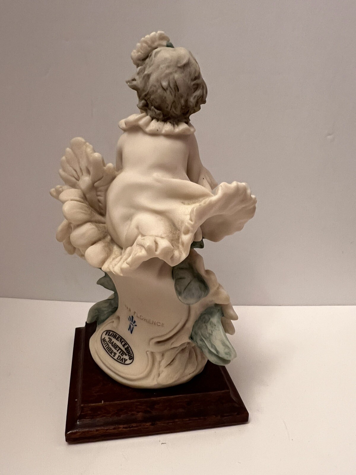 Giuseppe Armani Babette 1328C 2000 Mother’s Day Capodimonte Statue Florence Sign