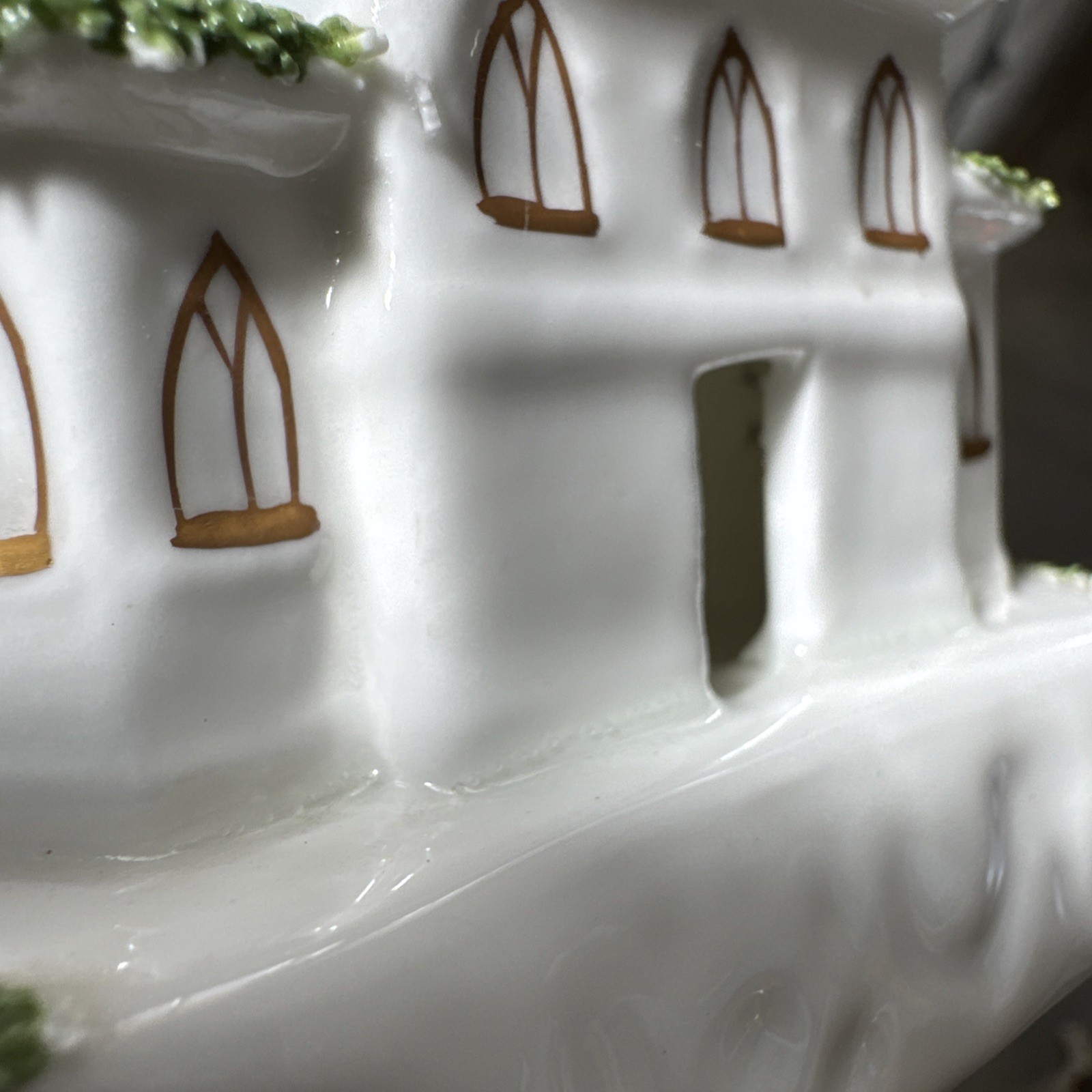 Coalport Keepers Cottage Fine Bone China Made In England 3.5 In