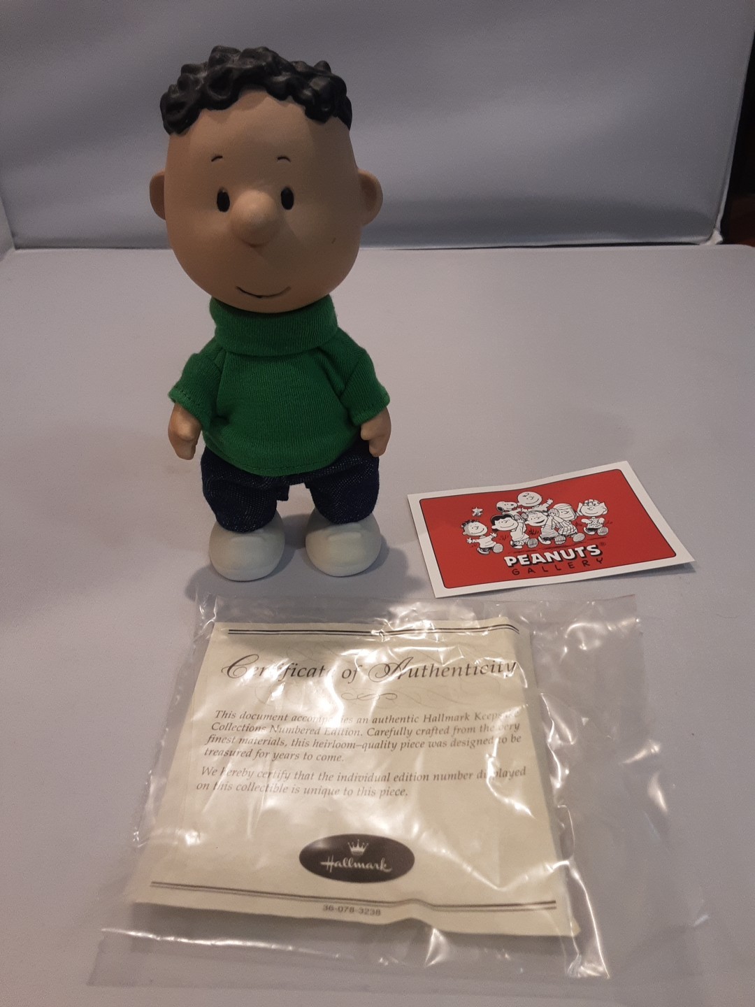 Peanuts Gallery Hallmark 2000 Figurine Franklin Limited Edition