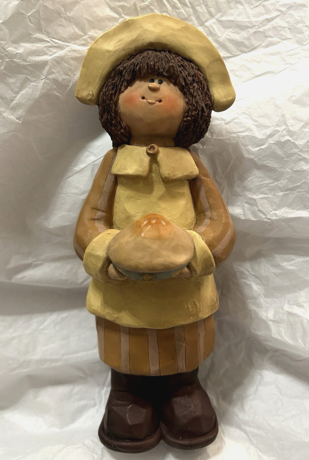 Blossom Bucket Inc / Suzi Skoglund “Pilgrim Girl w/ Pie” Figurine ~ Signed ~ EUC