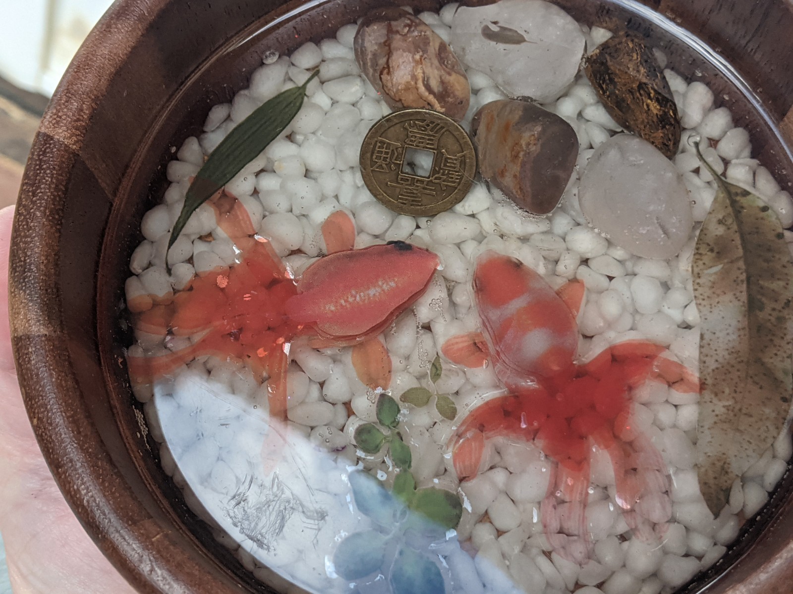 3D Gold Koi Fish Resin Painted Feng Shui Art Rocks,Leaves,Chinese Coin Wood Bowl
