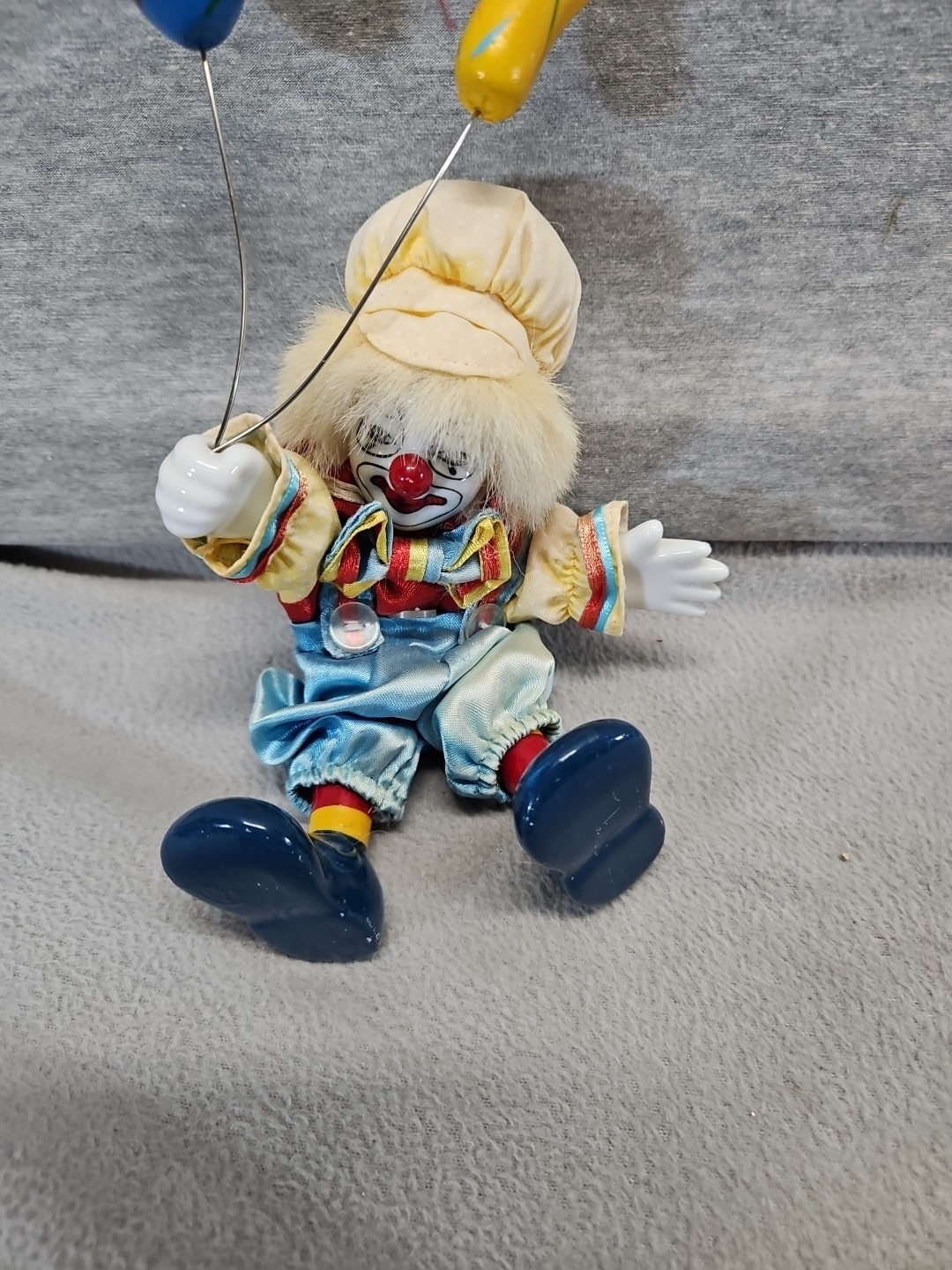 Vintage Clown Figure Holdjng Two Ballons Porcelain Face Hand Legd (T3)