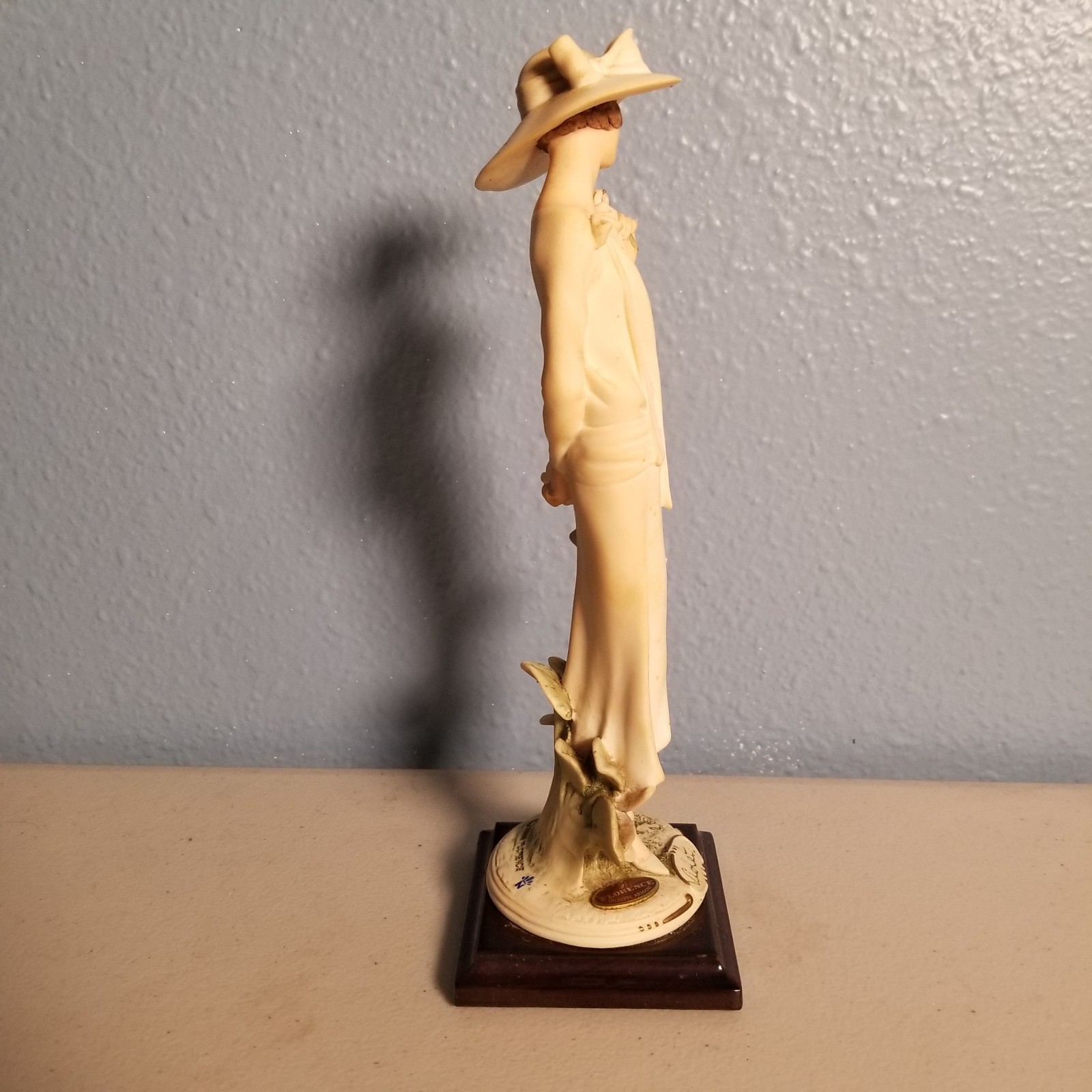 Vintage Giuseppe Armani “Violet” 1737F My Fair Lady Woman Holding Flowers Figure